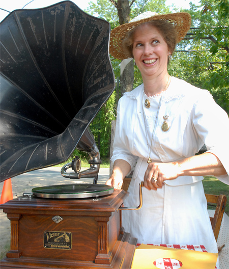 Gwen Ackley winds up this 1907 Victor Victrola.
