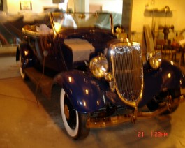 1933 Ford Model 40 V-8 Phaeton DSC04071