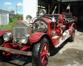 1927 American LaFrance Type 145 Pumper DSC00879 This vehicle was seen at a New York fire apparatus show on July 7, 1927 and it was ordered right off the show room floor at a cost of $13,250. It stayed in...